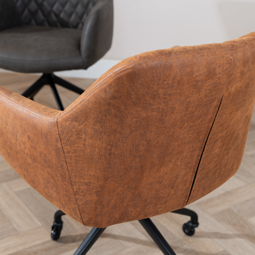 Eetkamerstoel met wieltjes Levi cognac eco-leer