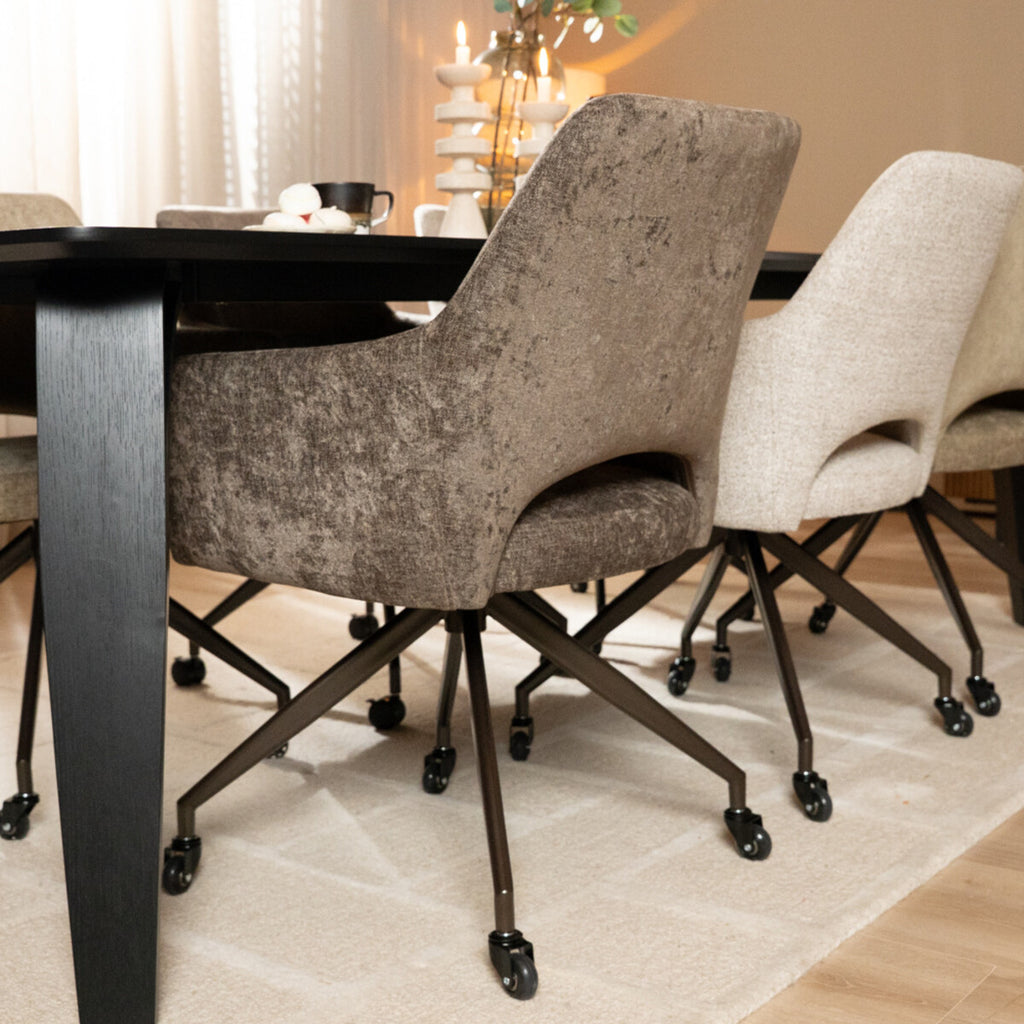 Eetkamerstoel met wieltjes Mexx velvet bruin