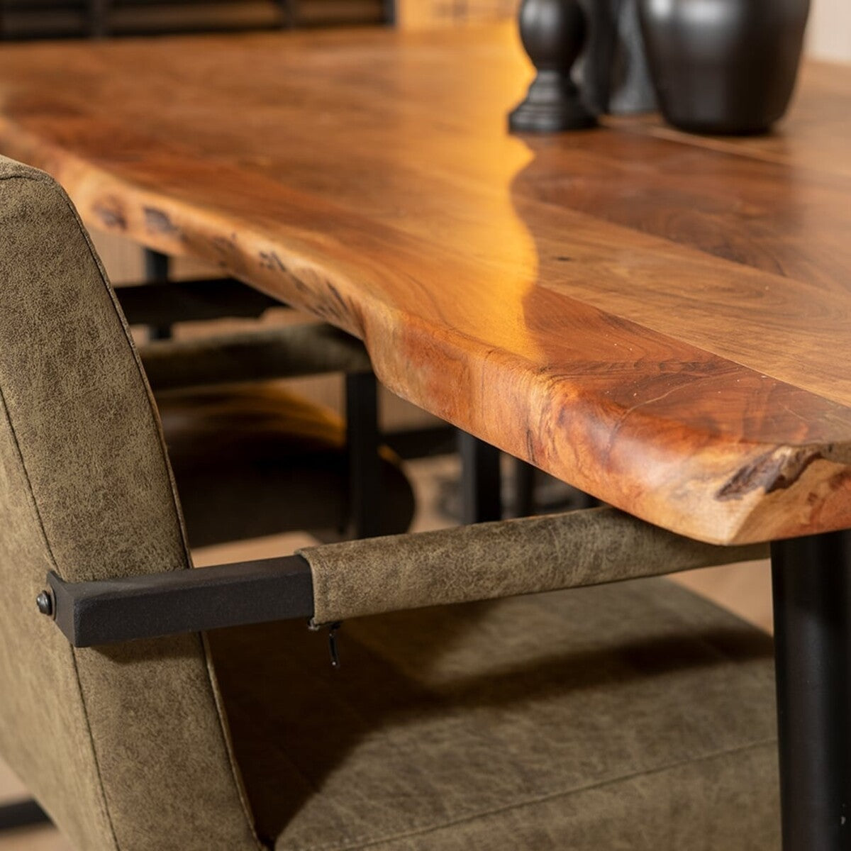 Eetkamertafel boomstam Richy acaciahout verstelbare tafelpoten 230 x 100 cm