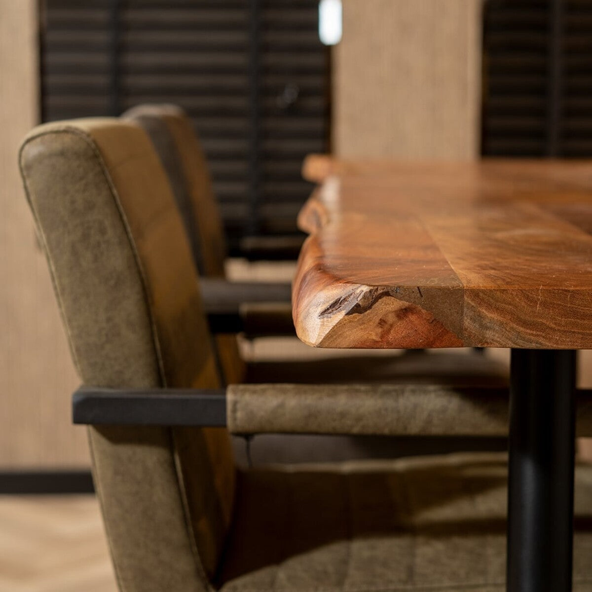 Eetkamertafel boomstam Richy acaciahout verstelbare tafelpoten 230 x 100 cm
