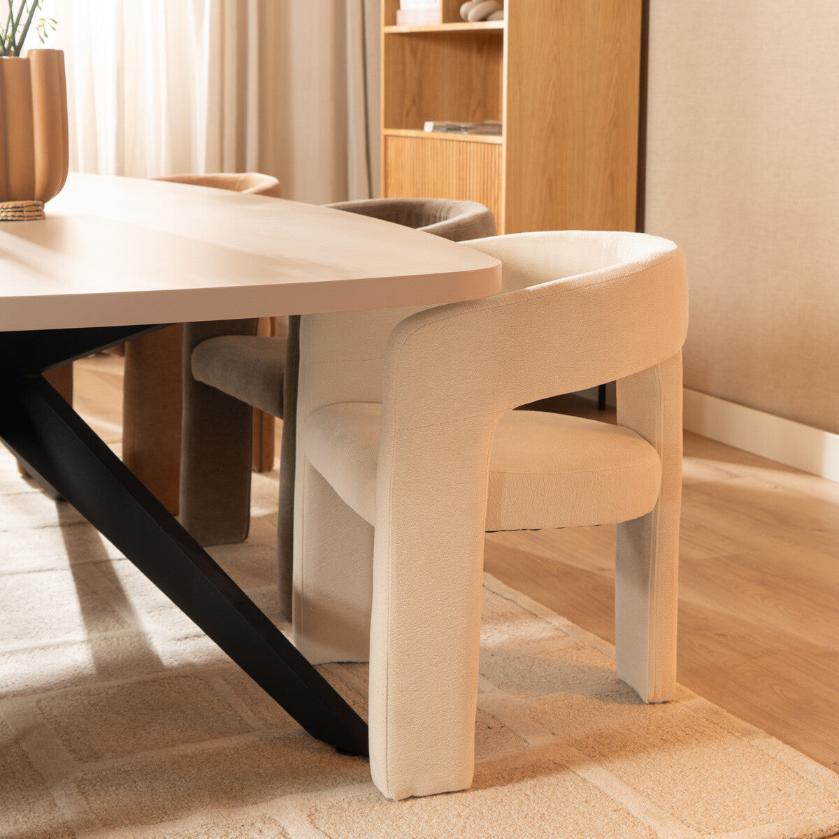 Scandinavische eetkamerstoel Bibi chenille off white