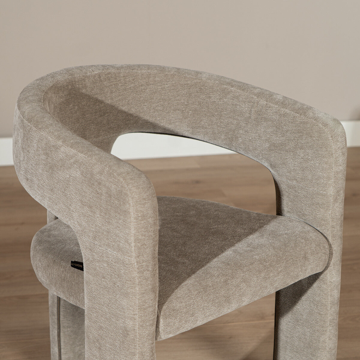 Scandinavische eetkamerstoel Bibi chenille taupe