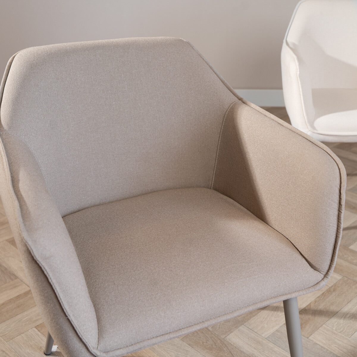 Scandinavische eetkamerstoel Elin taupe gerecyclede stof