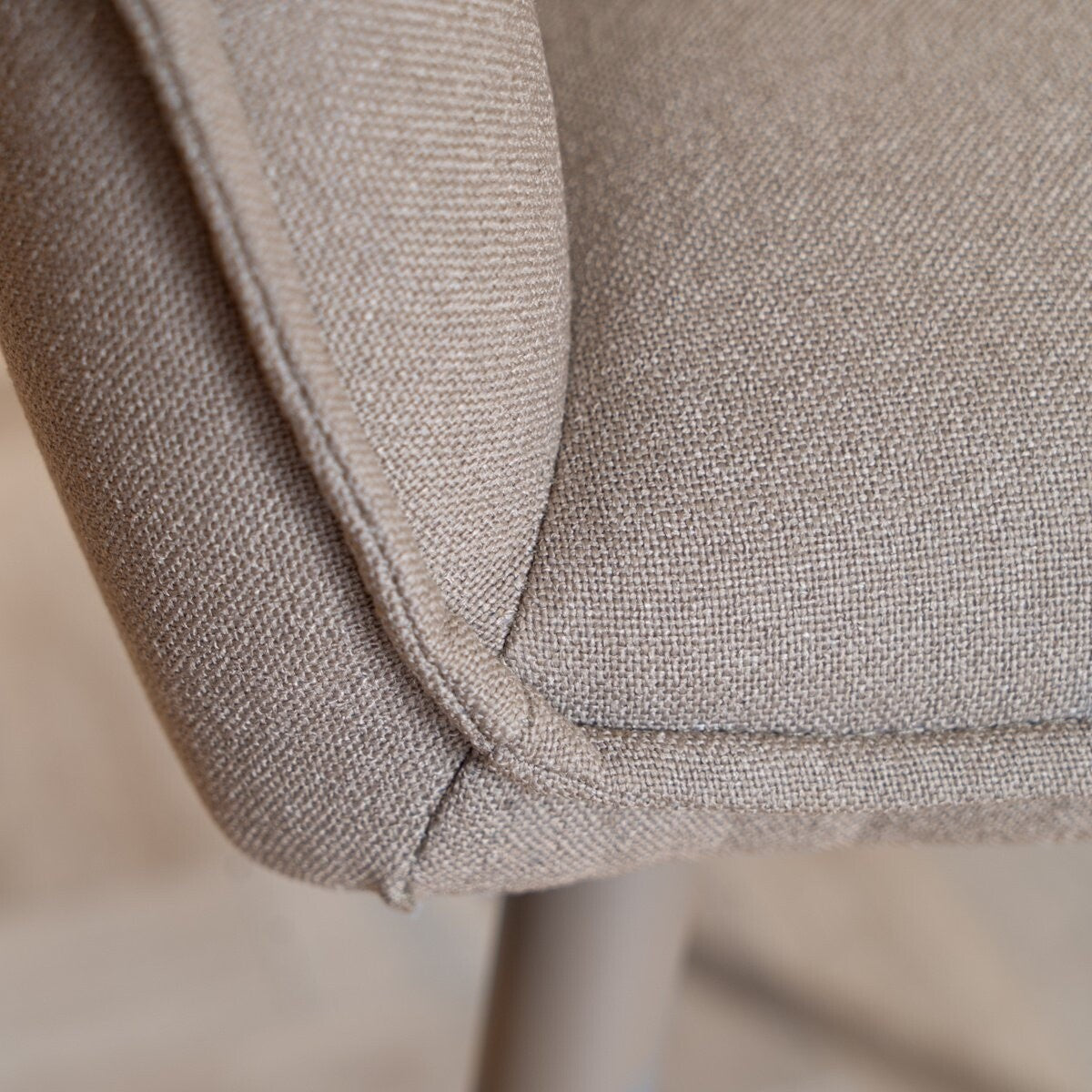 Scandinavische eetkamerstoel Elin taupe gerecyclede stof