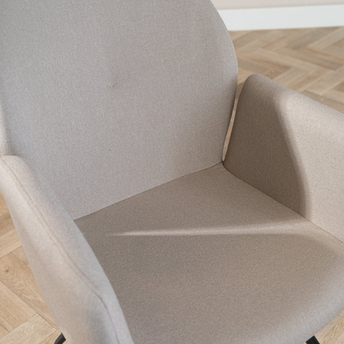 Scandinavische eetkamerstoel Frey gerecyclede stof taupe