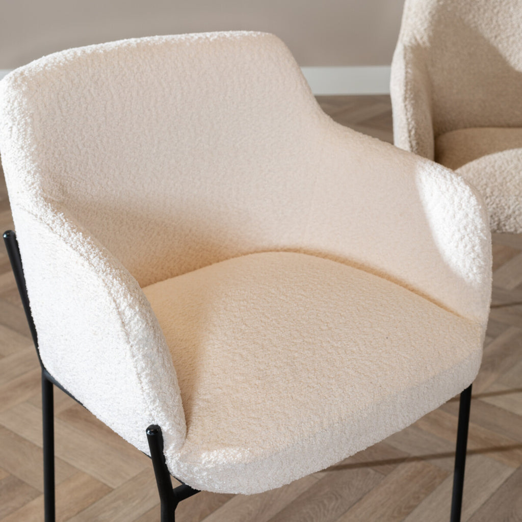 Scandinavische eetkamerstoel Mary bouclé wit
