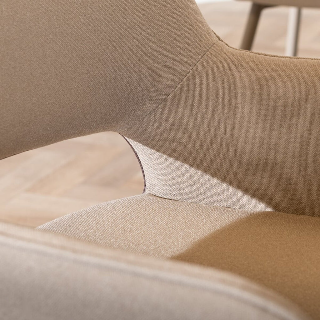 Scandinavische eetkamerstoel Olivia taupe gerecyclede stof